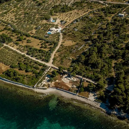 Magical Island Semesterbostad Mirce